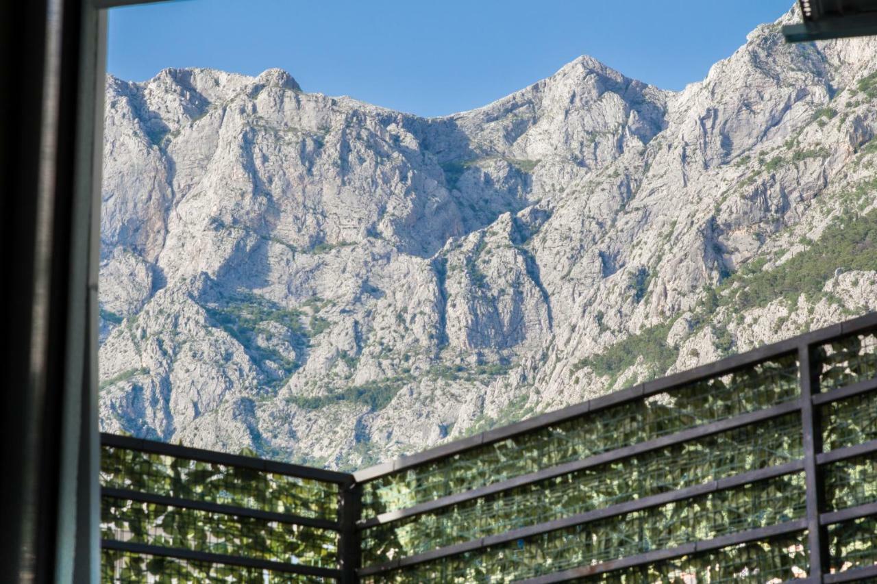 Tone * Makarska